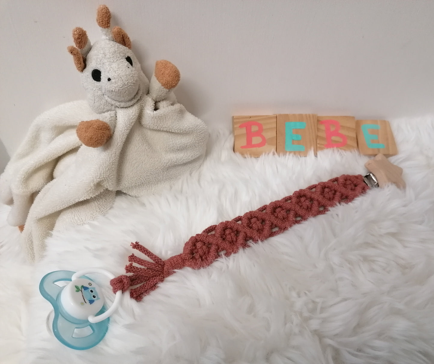 Attache-tétine "losange"