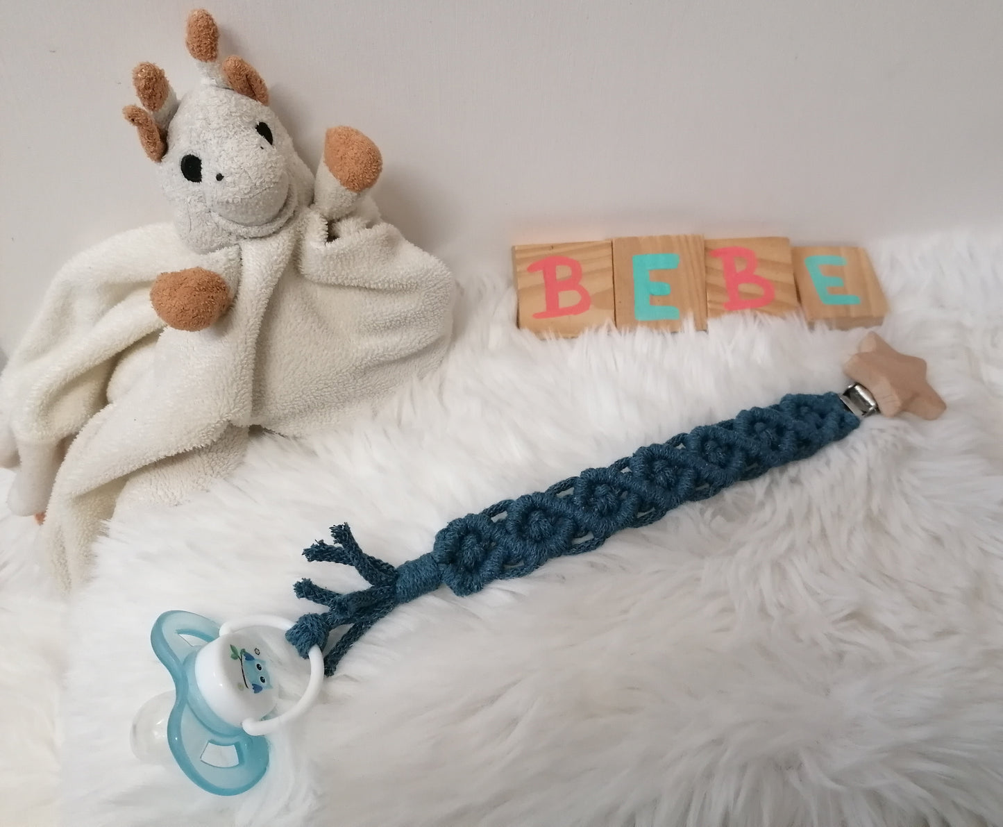 Attache-tétine "losange"